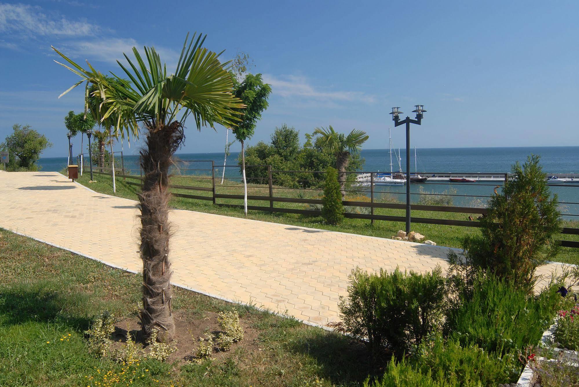 Diamond Apartments Sveti Vlas Bagian luar foto